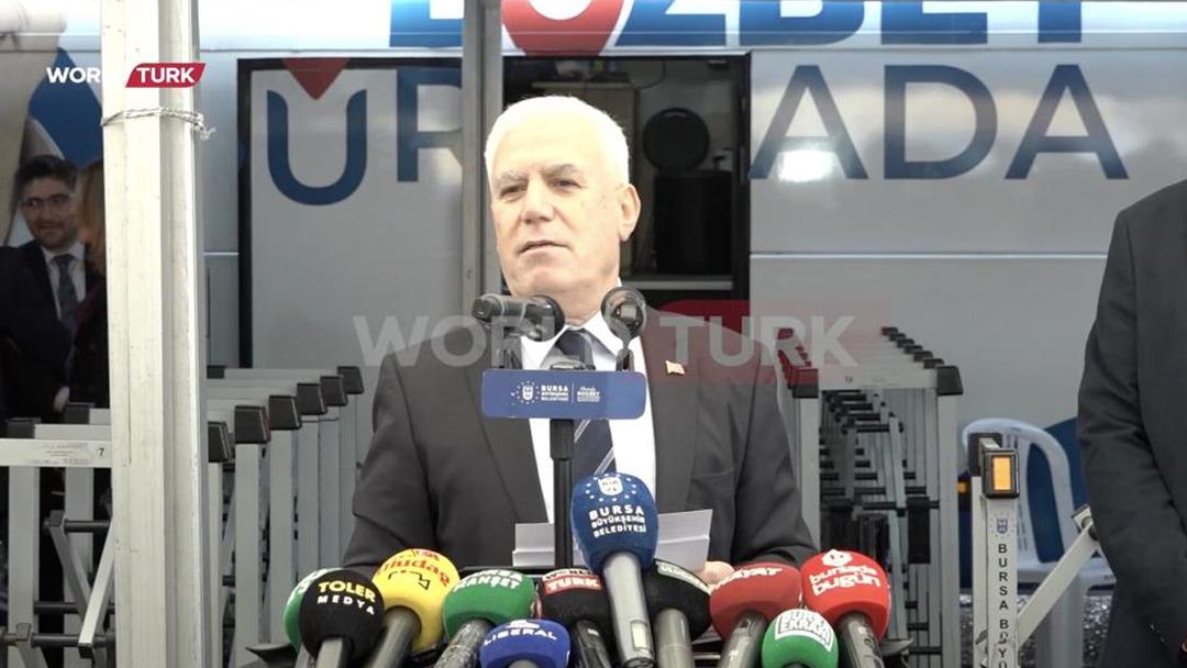 Mustafa Bozbey e saldırı girişiminin en net g&ouml;r&uuml;nt&uuml;s&uuml;: Koşup k&uuml;rs&uuml;y&uuml; devirdi 1