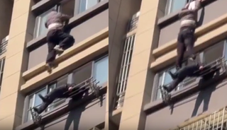 15. kattan düştü, çamaşır askısına takıldı! 