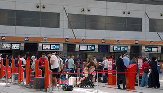 Bakan Uraloğlu duyurdu: Hava yoluyla seyahat eden yolcu sayısında cumhuriyet tarihi rekoru kırıldı