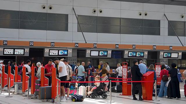 Bakan Uraloğlu duyurdu: Hava yoluyla seyahat eden yolcu sayısında Cumhuriyet tarihi rekoru kırıldı