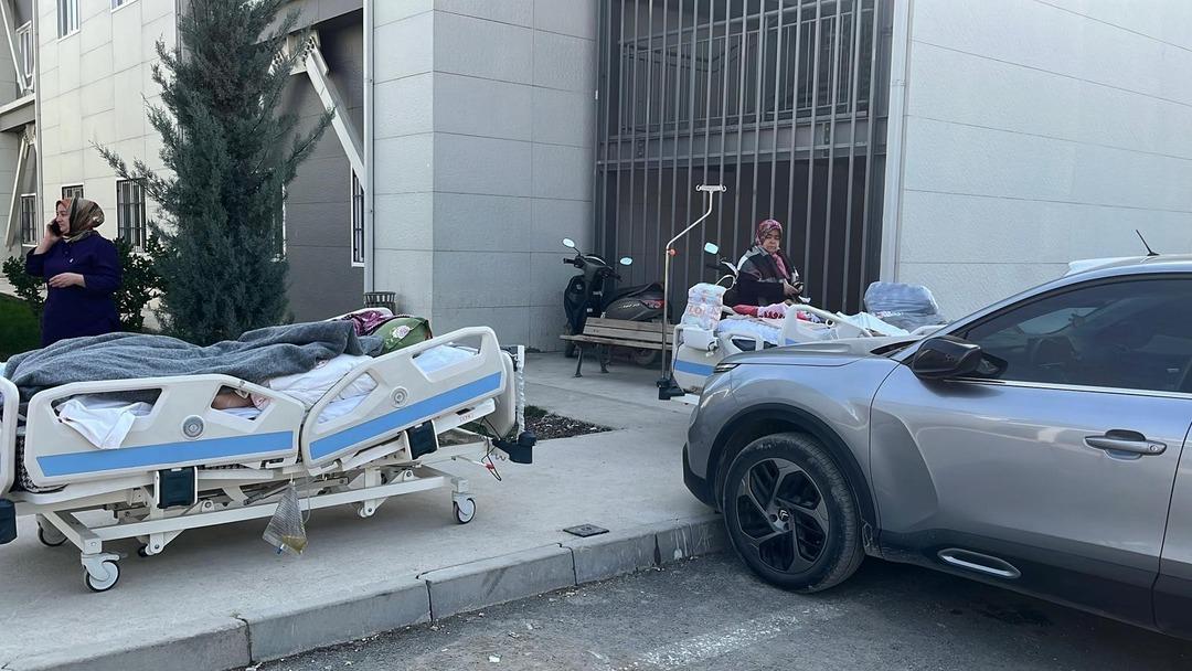 Canlı bombayım dedi kırmızı alarm verildi! Hastalar çıkarıldıktan sonra gerçek ortaya çıktı 2