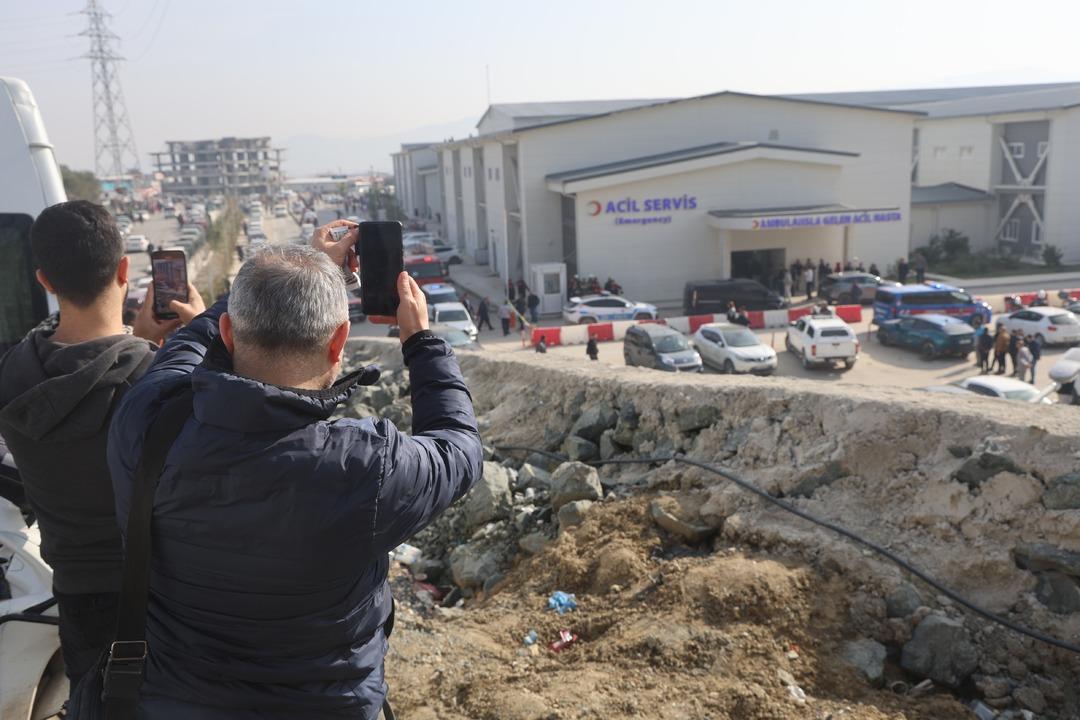 Canlı bombayım dedi kırmızı alarm verildi! Hastalar çıkarıldıktan sonra gerçek ortaya çıktı 7