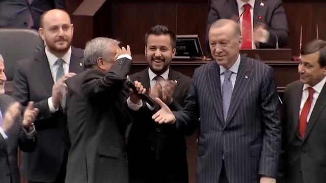 4 isim AK Parti'ye katıldı! Erdoğan'a asker selamı verdi, 'Başkomutan' çıkışı gündem oldu