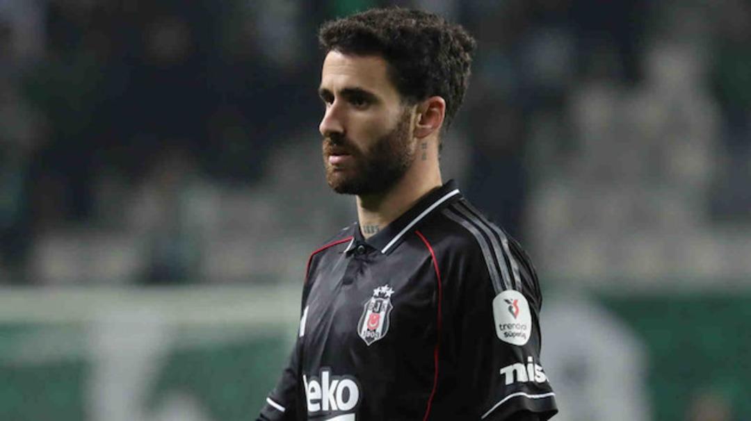 Beşiktaş ta kriz s&uuml;r&uuml;yor: Rafa Silva yine aynısını yaptı! Taraftardan tepki yağıyor 3