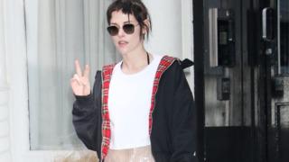 Kristen Stewart sokak stiliyle şaşırttı! Belden aşağısı...