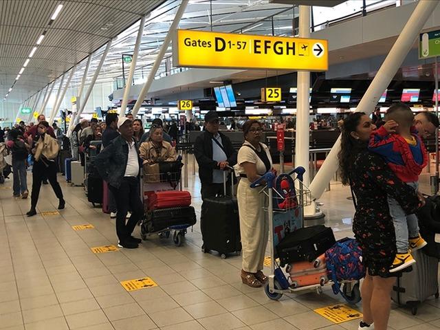 Avrupa'da y&uuml;zlerce u&ccedil;uşta iptal ve gecikme yaşanıyor