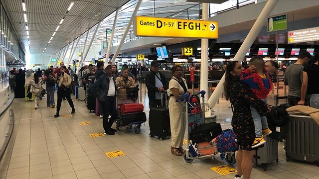 Avrupa'da yüzlerce uçuşta iptal ve gecikme yaşanıyor