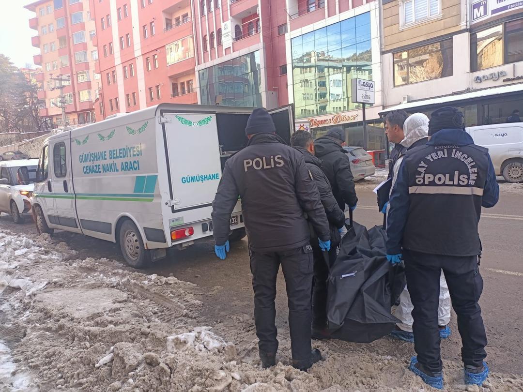 3 &ccedil;ocuk babası akademisyen evinde &ouml;l&uuml; bulundu!  6