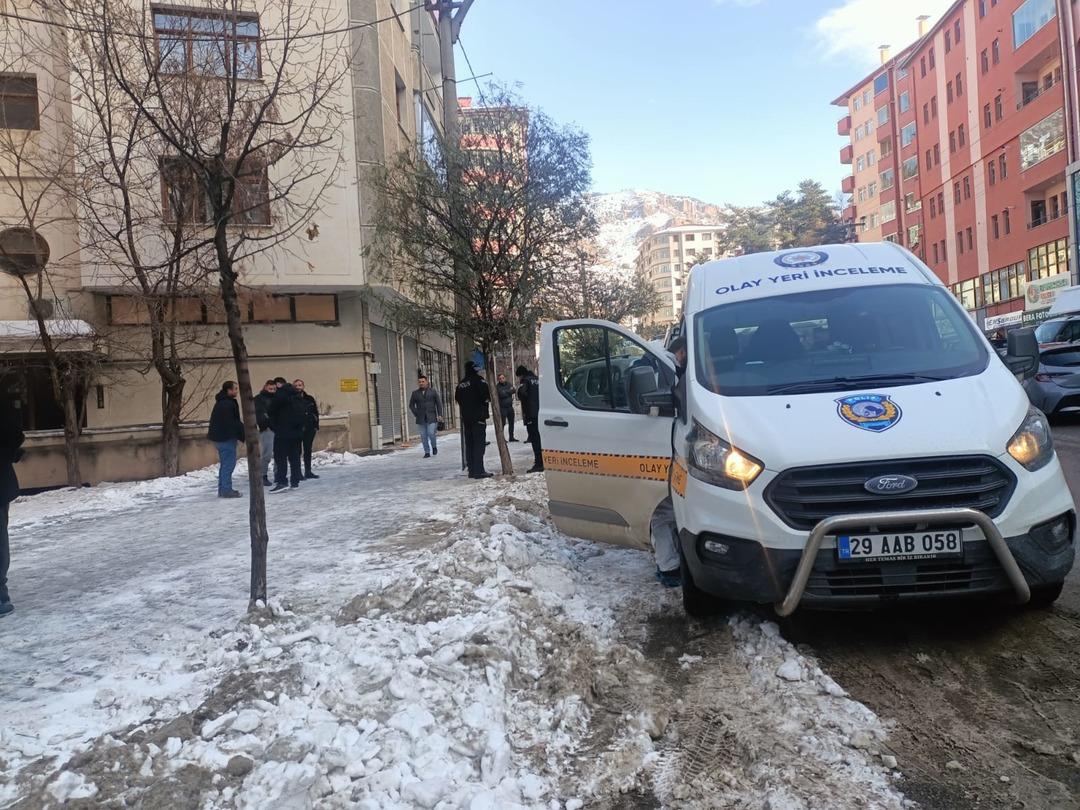 3 &ccedil;ocuk babası akademisyen evinde &ouml;l&uuml; bulundu!  5