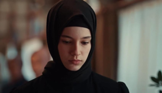 Mina Demirtaş'ı ikna eden proje! Yakışıklı oyuncuyla...