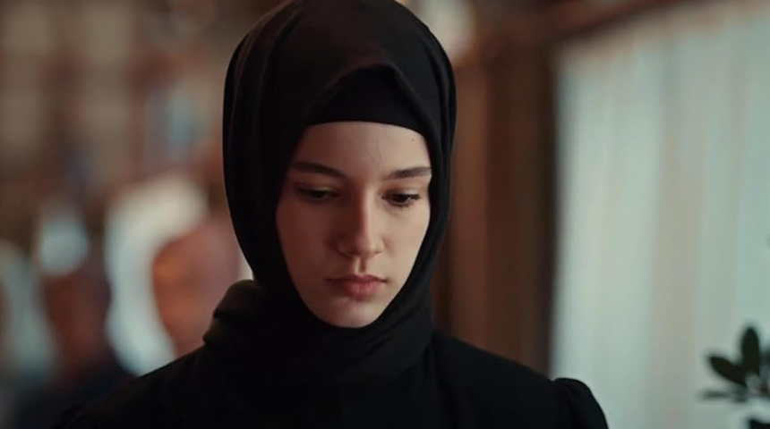 Mina Demirtaş sonunda ekrana d&ouml;n&uuml;yor! Yakışıklı oyuncuya partner olacak