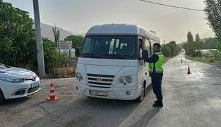 Uşak&rsquo;ta polis ve jandarmadan okul &ccedil;evreleri ve servislere sıkı denetim
