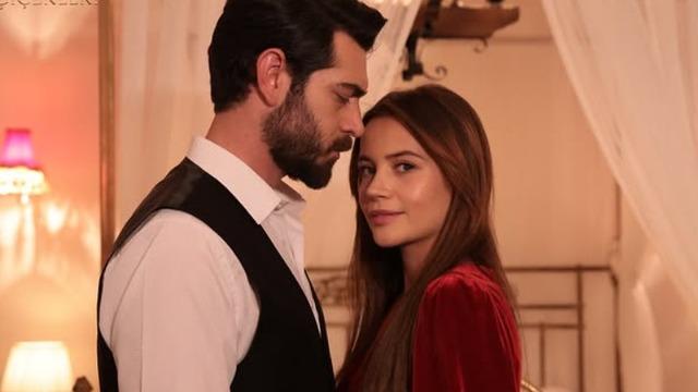 Kan Çiçekleri dizisinin kamera arkası görüntüleri ifşa oldu! Başroller arası diyalog tepki çekti 