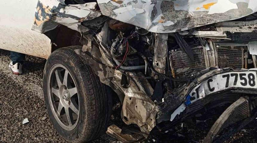 Araban&rsquo;da otomobil ile kamyonet &ccedil;arpıştı: 2 yaralı