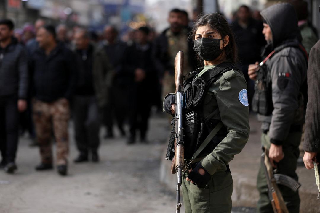 Suriye Ordusu ile SDG arasındaki &ccedil;atışmalar s&uuml;r&uuml;yor! S&uuml;re doldu, top&ccedil;u atışı başladı 15