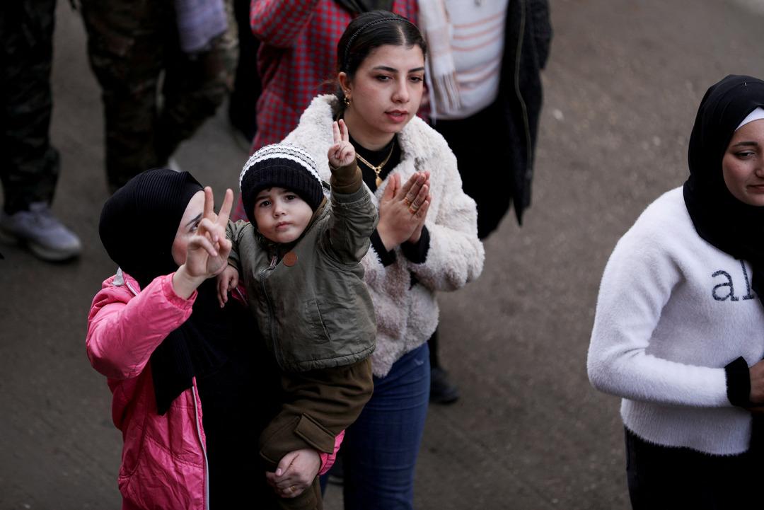 Suriye Ordusu ile SDG arasındaki &ccedil;atışmalar s&uuml;r&uuml;yor! S&uuml;re doldu, top&ccedil;u atışı başladı 16