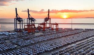 Haydarpaşa Limanı'nda dikkat &ccedil;eken g&ouml;r&uuml;nt&uuml;! İthal sıfır otomobillerle doldu 