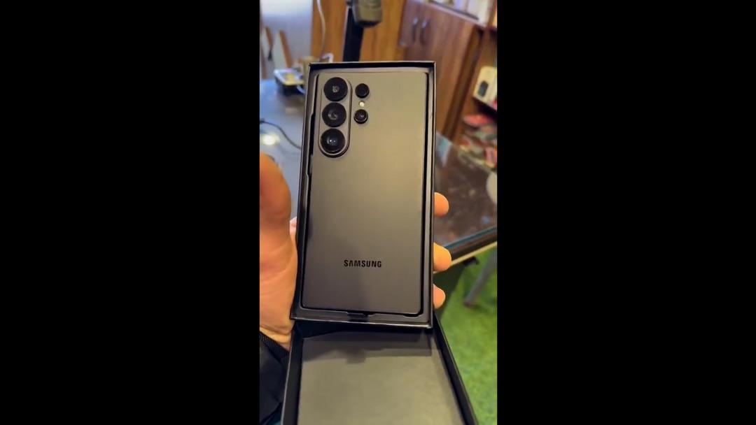 Samsung Galaxy S26 kameralara yakalandı: İşte tasarımı 1