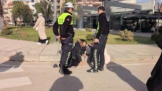 Yaya geçidinde otomobilin çarptığı 2 yaya yaralandı