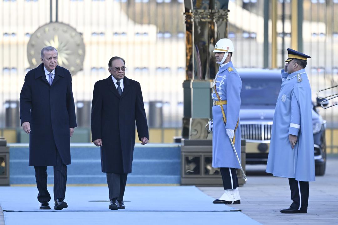 Cumhurbaşkanı Erdoğan, Malezya Başbakanı Enver i resmi t&ouml;renle karşıladı 1