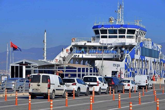 İzmir’de olumsuz hava şartları nedeniyle vapur seferleri iptal edildi 1