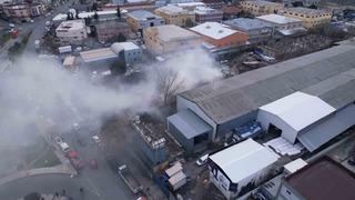 Son dakika: Gaziosmanpaşa&rsquo;da avize at&ouml;lyesinin deposunda yangın &ccedil;ıktı: Ekiplerin s&ouml;nd&uuml;rme &ccedil;alışması havadan g&ouml;r&uuml;nt&uuml;lendi