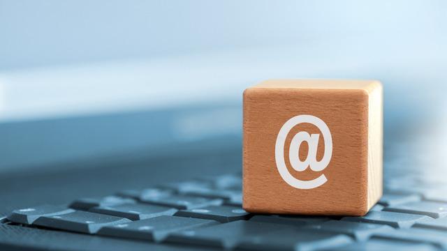 Neden e-postalarda @ işareti kullanılır?
