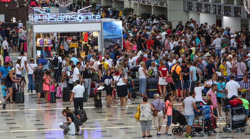 Antalya turizminde yeni rekor; ziyaret&ccedil;i sayısı 17,5 milyonu aştı