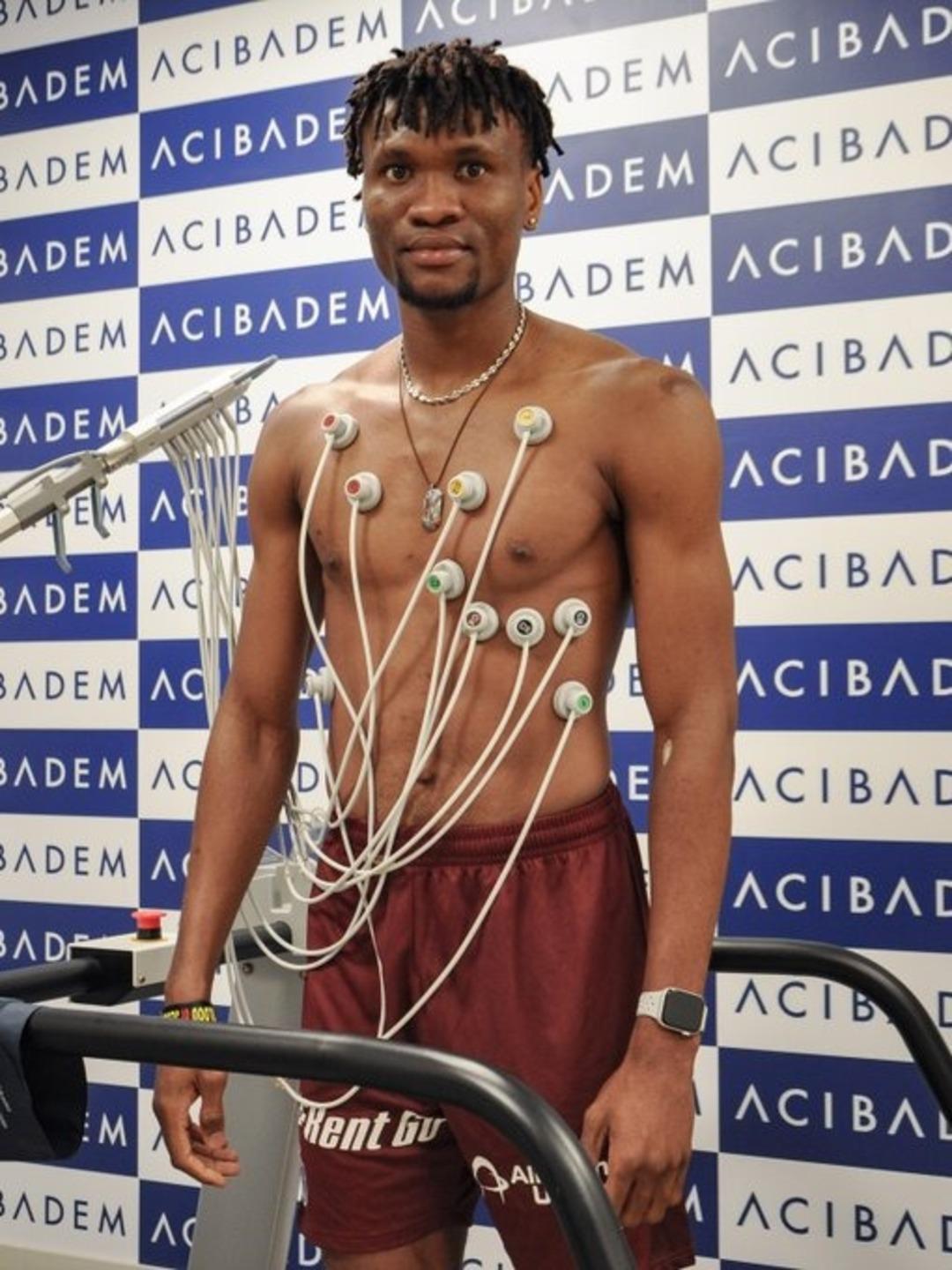 Trabzonspor, Chibuike Nwaiwu yu kadrosuna kattığını a&ccedil;ıkladı! İşte bonservis ve s&ouml;zleşmesi 3