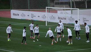 Beşiktaş, Antalya&rsquo;daki kampında hazırlıklarını s&uuml;rd&uuml;r&uuml;yor