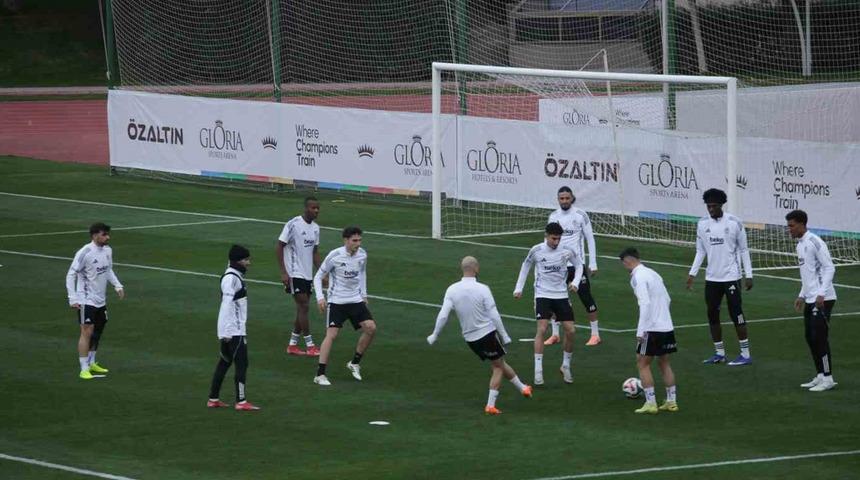Beşiktaş, Antalya&rsquo;daki kampında hazırlıklarını s&uuml;rd&uuml;r&uuml;yor