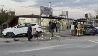 Hatay&rsquo;da zincirleme trafik kazası: 1&rsquo;i ağır 11 yaralı