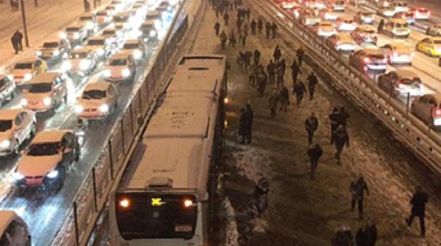 İstanbul'da kar trafiğine servet gitti