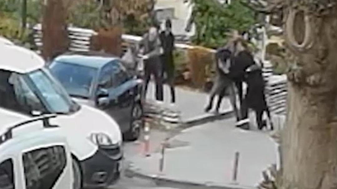 Ortalık bir anda karıştı, Baba ve 3 oğlunu sokak ortasında silahla vurdu! 2 ölü, 2 yaralı 1