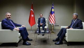 Bakan Fidan, Malezya Başbakanı İbrahim ile g&ouml;r&uuml;şt&uuml;