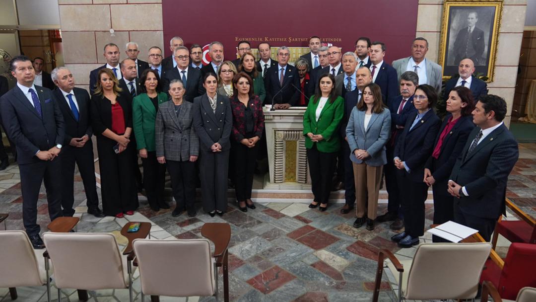 CHP li milletvekilleri en d&uuml;ş&uuml;k emekli aylığı i&ccedil;in eylem kararı aldı: "Meclis i terk etmeyeceğiz" 1