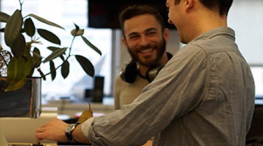 &Ccedil;alışanlar istifa etmesin diye servet &ouml;d&uuml;yor