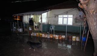 Edirne'de sağanak yağış, su baskınlarına yol a&ccedil;tı