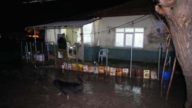 Edirne'de sağanak yağış, su baskınlarına yol açtı