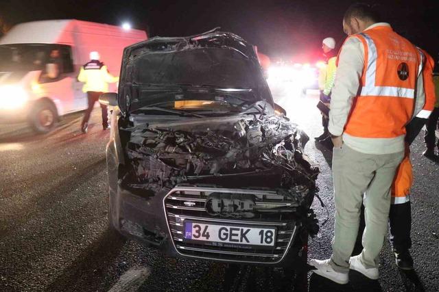 Anadolu Otoyolu’nda aynı istikamette giden otomobil ile minibüs çarpıştı: 1 ölü, 3 yaralı 4