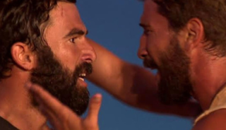 O s&ouml;zlere sert yanıt: "Sen bir &uuml;lkene d&ouml;n de..."