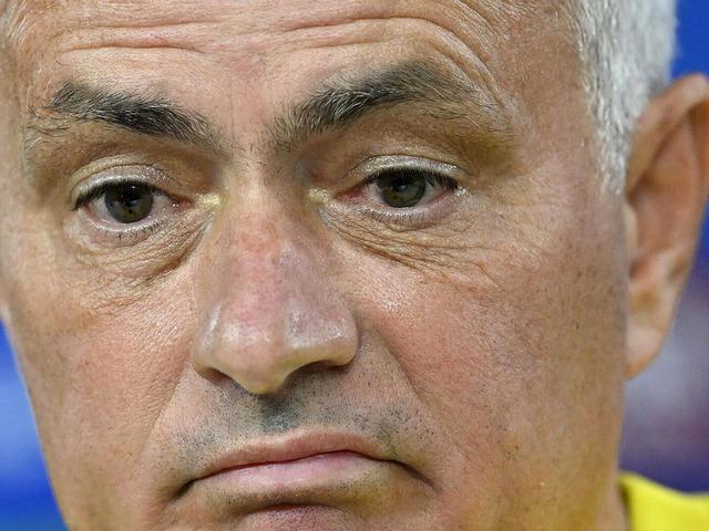 Mourinho i&ccedil;in kabus dolu gece! "Kupa Beyi" bu kez fena &ccedil;uvalladı