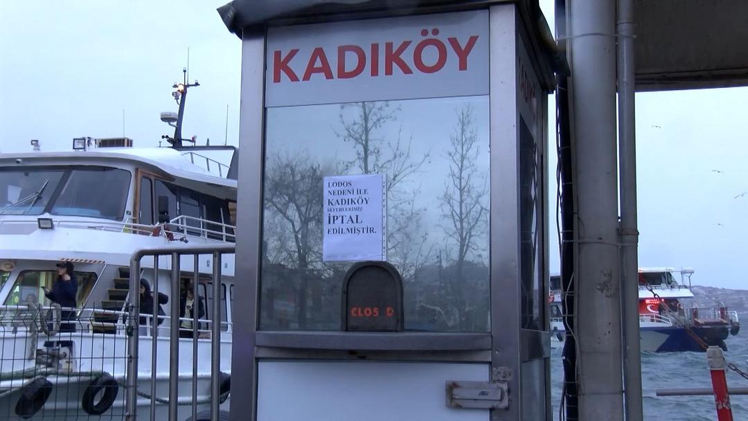 İstanbul da denizi taşıran fırtına! Seferler iptal edildi: Dev dalgalar g&ouml;r&uuml;ld&uuml; 5