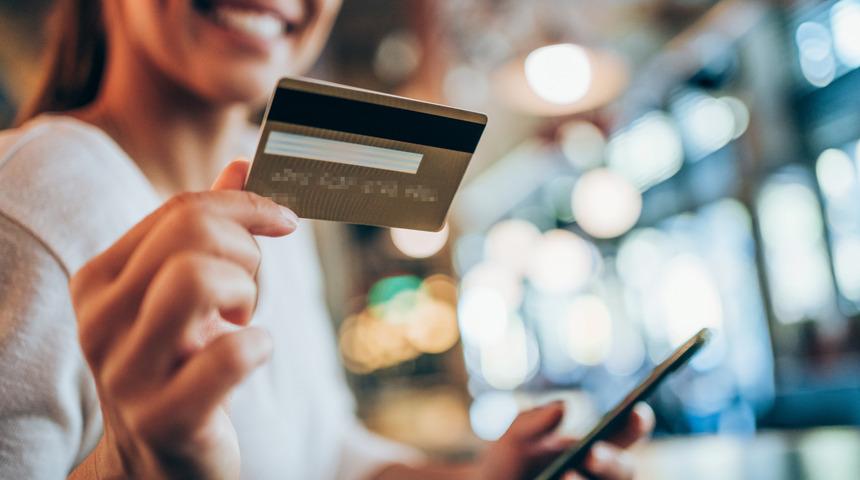 Kredi kartlarının arkasındaki manyetik şerit neden siyahtır?