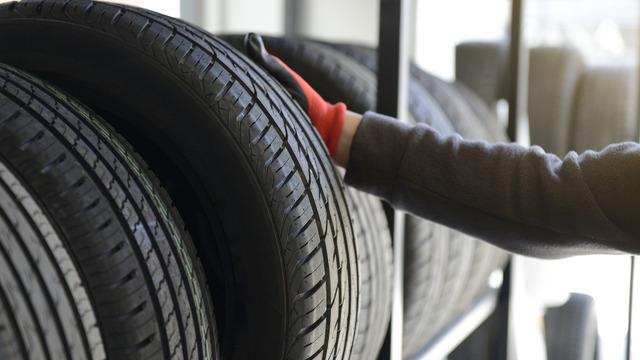 Araç lastikleri neden hep siyahtır? Renkli üretilse ne olur?