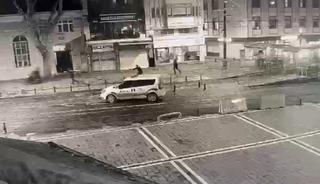 İş yerini kurşunlayıp kayda aldılar! Yetmedi polise silah &ccedil;ektiler