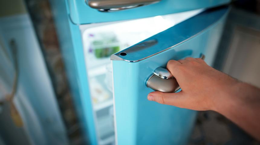 Buzdolabı kapakları genelde kapattıktan hemen sonra neden zor a&ccedil;ılır?