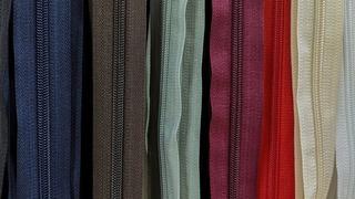 Neden çoğu fermuarın üzerinde YKK yazar? Anlamı nedir?