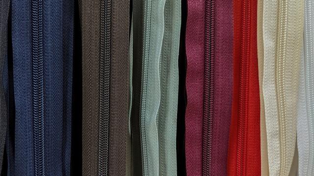 Neden çoğu fermuarın üzerinde YKK yazar? Anlamı nedir?