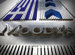 Moody's Yunanistan'ın notunu düşürdü